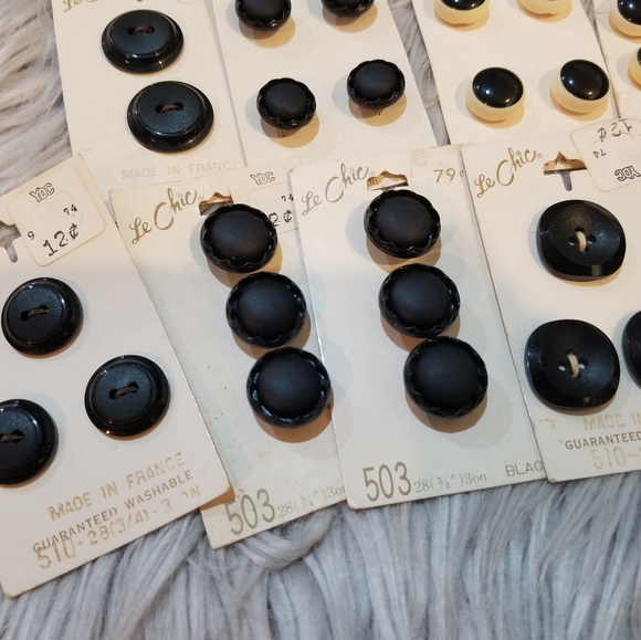 Vintage Buttons - Picture 4 of 13